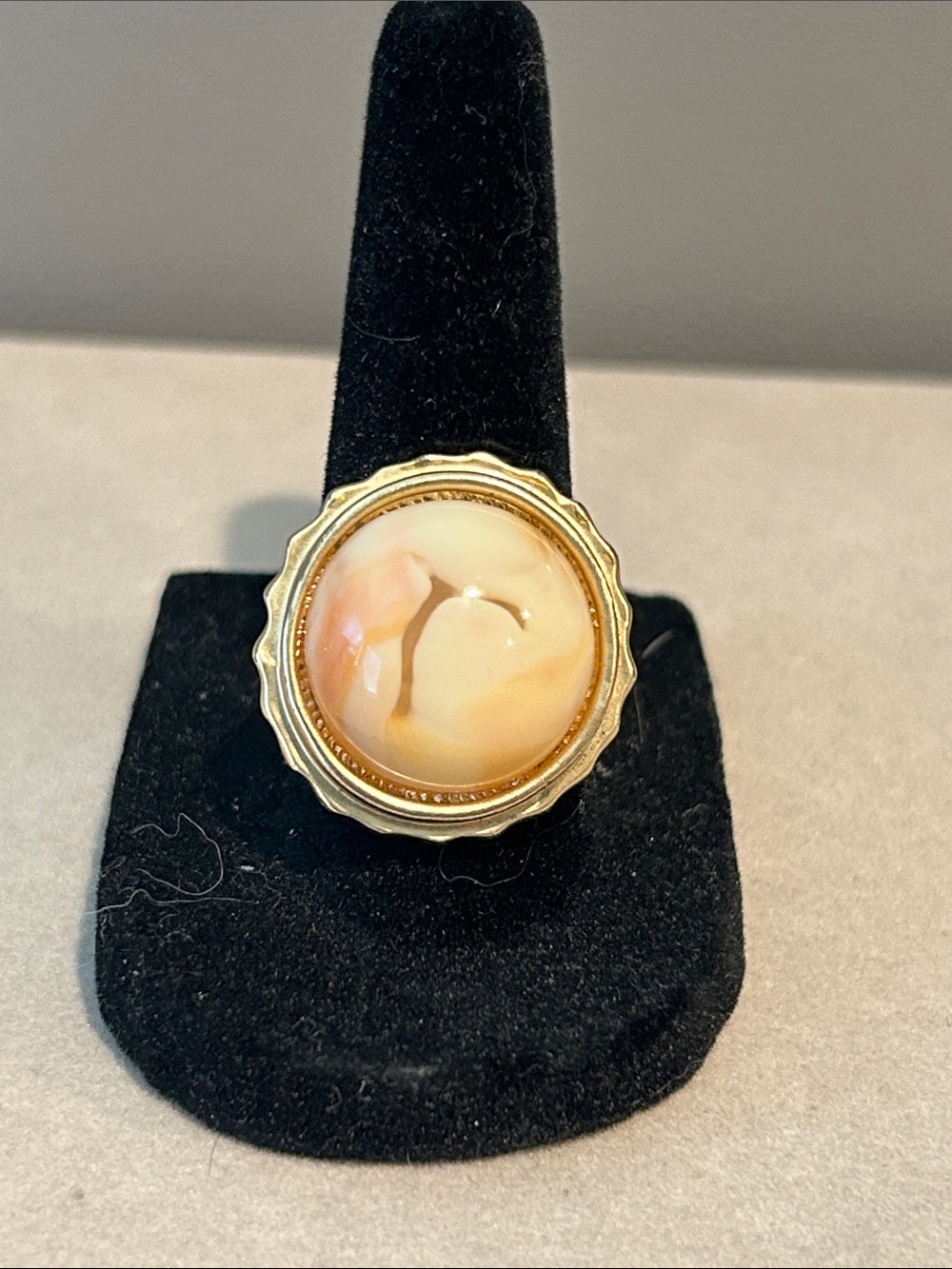 Vintage-Inspired Cream and Gold Cabochon Ring